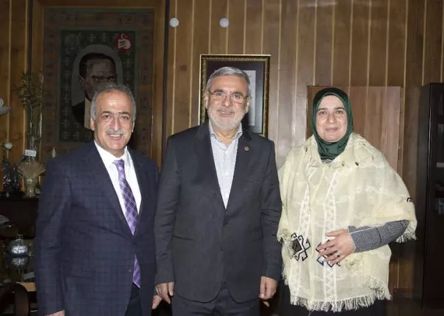 Milletvekili Mehmet Metiner, Rektör Çomaklı'yı Ziyaret Etti Milletvekili Mehmet Metiner, Rektör Çomaklı'yı Ziyaret Etti