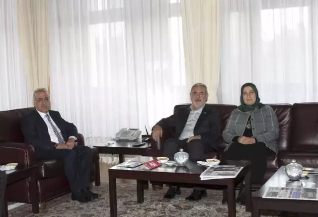 Milletvekili Mehmet Metiner, Rektör Çomaklı'yı Ziyaret Etti Milletvekili Mehmet Metiner, Rektör Çomaklı'yı Ziyaret Etti