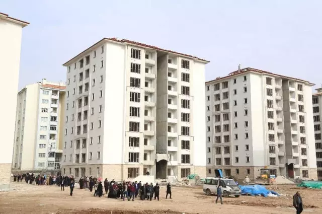 Şehit Aileleri ve Gaziler Yeni Yuvalarını Gezdiler Şehit Aileleri ve Gaziler Yeni Yuvalarını Gezdiler