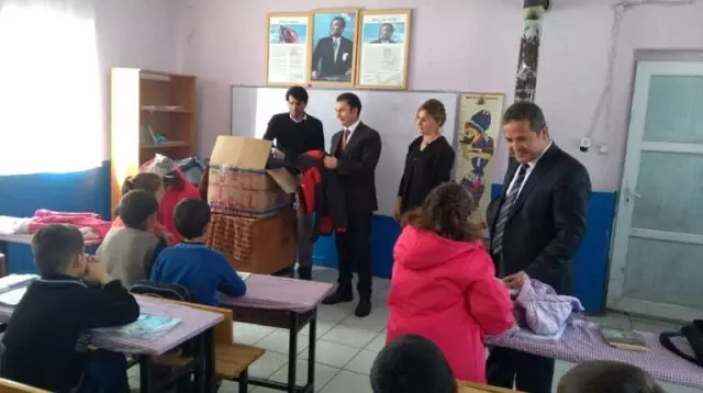 AK Parti Atakum İlçe Başkanlığı'ndan Güroymak'taki Okullara Umut Eli