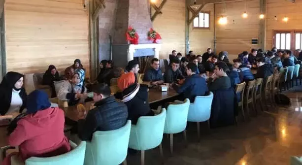 AK Parti Gençlik Kolları, Gediz Muratdağı Termal Kayak Merkezi'nde AK Parti Gençlik Kolları, Gediz Muratdağı Termal Kayak Merkezi'nde
