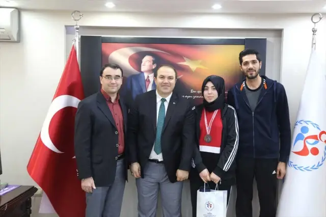Başarılı Sporcular Altınla Ödüllendirildi