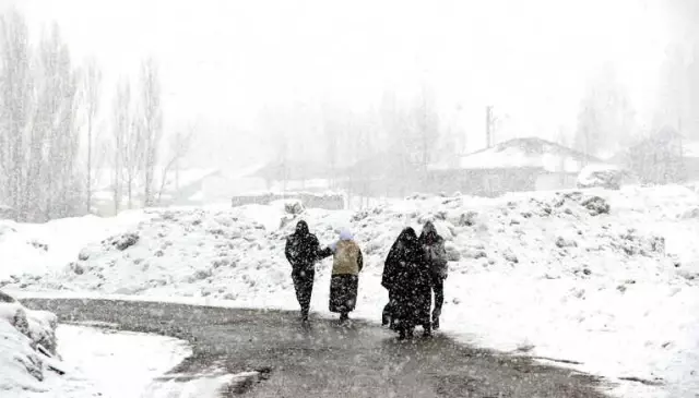 Doğu Anadolu Bölgesi Yeniden Kar Yağışının Etkisi Altına Girdi