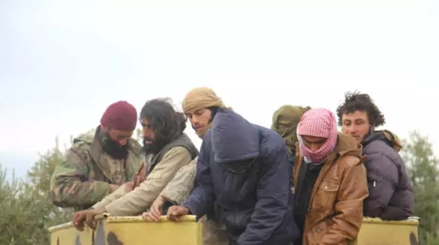 ÖSO Duyurdu: İdlib'deki 340 DEAŞ'lı Aileleriyle Birlikte Teslim Oldu