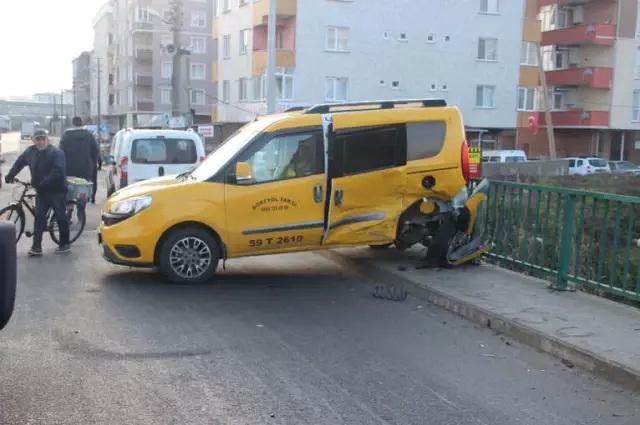 Otomobil Önüne Gelene Çarptı: 2 Yaralı