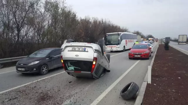 Takla Atan Araçtan Burnu Bile Kanamadan Çıktılar