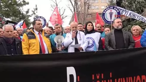Eskişehir Ttb'ye Tepki Gösteren Sağlıkçılar Kan Bağışında Bulundu