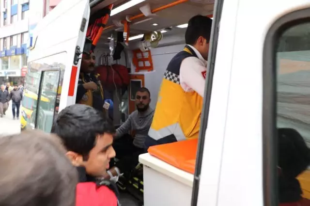 Halk Pazarında Seyyar Satıcıyı Ayağından Vurdular
