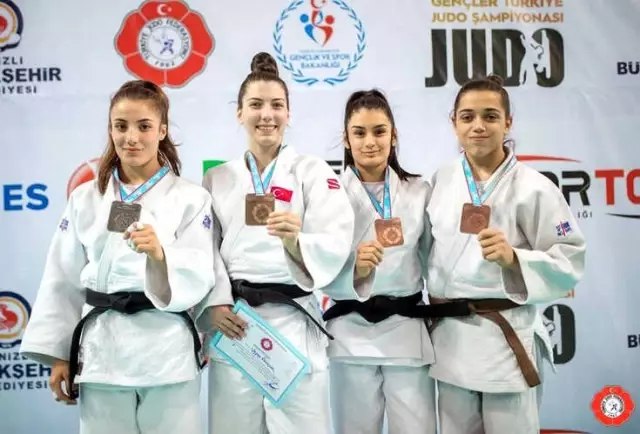 Manisa Büyükşehir'in Judocularından Denizli'de Derece
