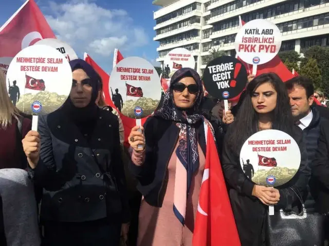 Memur- Sen İzmir'den Zeytin Dalı Harekatı' Tam Destek Memur- Sen İzmir'den Zeytin Dalı Harekatı' Tam Destek