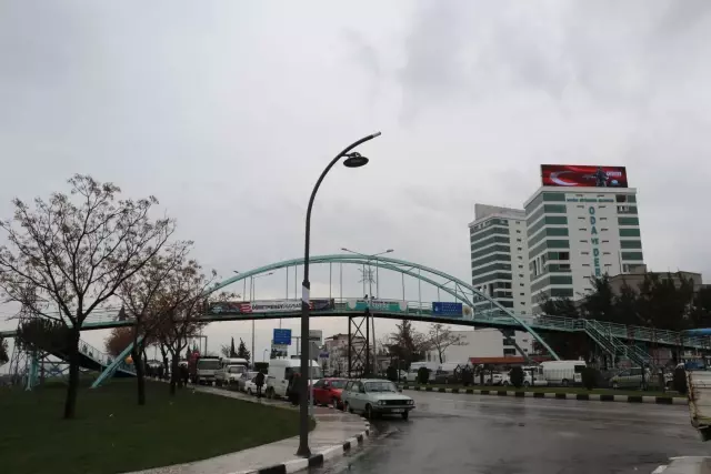 Akdede Yaya Üst Geçidi Tekrardan Kullanıma Açıldı