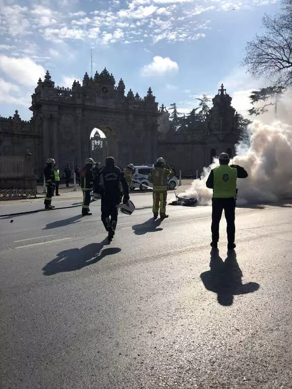 Beşiktaş'ta Kaza Yapan Motosiklet Alev Alev Yandı Beşiktaş'ta Kaza Yapan Motosiklet Alev Alev Yandı