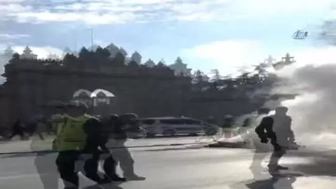 Beşiktaş'ta Kaza Yapan Motosiklet Alev Alev Yandı Beşiktaş'ta Kaza Yapan Motosiklet Alev Alev Yandı