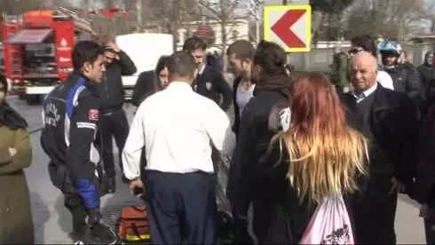 Beşiktaş'ta Kaza Yapan Motosiklet Alev Alev Yandı Beşiktaş'ta Kaza Yapan Motosiklet Alev Alev Yandı