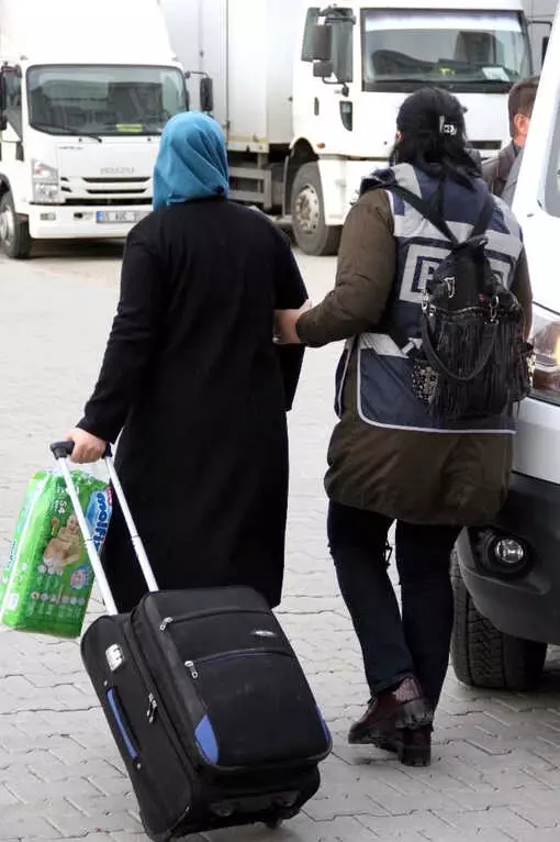 Fetö'nün Gaybubet Evinde Yakalanan Kadın Öğretmene Adli Kontrol