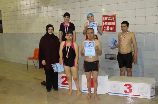 Kahramanmaraş'ta Engelli Yüzücüler Yarıştı