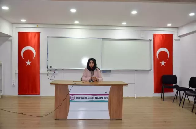 Siverek'te Lise Öğrencisi Şiir Kitabı Çıkardı