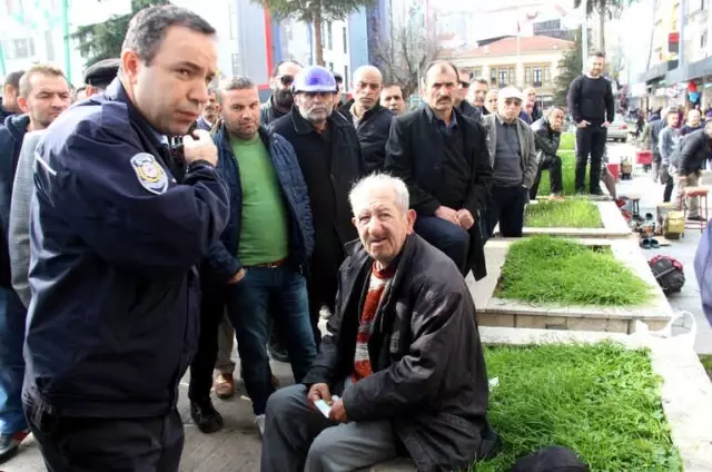 Darp Edilen 78 Yaşındaki Boyacının Gözyaşlarını Vatandaşlar Sildi Darp Edilen 78 Yaşındaki Boyacının Gözyaşlarını Vatandaşlar Sildi