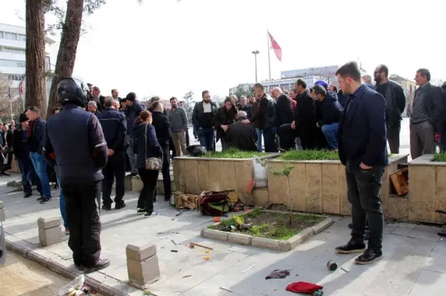 Darp Edilen 78 Yaşındaki Boyacının Gözyaşlarını Vatandaşlar Sildi Darp Edilen 78 Yaşındaki Boyacının Gözyaşlarını Vatandaşlar Sildi