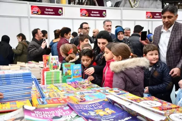 İnegöl'de Kitap Şöleni Başladı İnegöl'de Kitap Şöleni Başladı