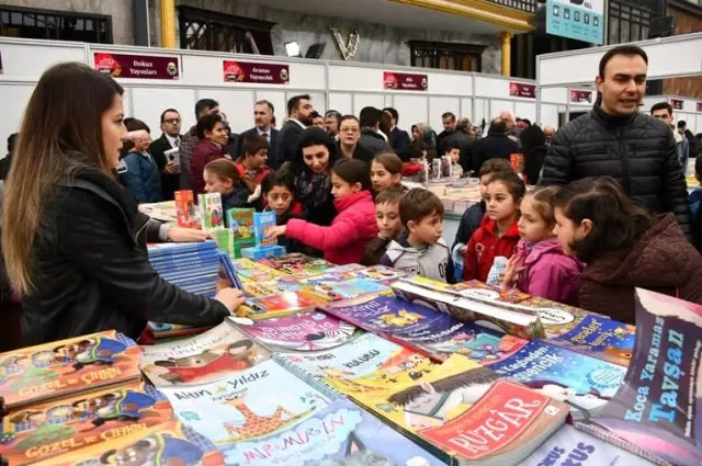 İnegöl'de Kitap Şöleni Başladı İnegöl'de Kitap Şöleni Başladı