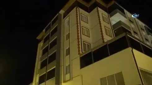 Önce Abdest Aldı, Ardından Oturduğu Evin Çatı Katından Kendini Aşağıya Attı