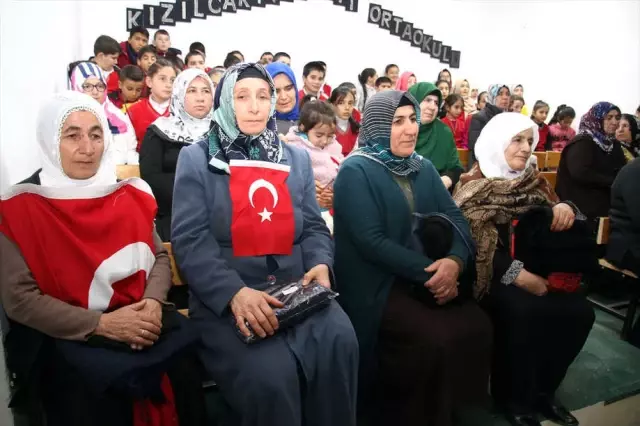 Öğrencilerden Zeytin Dalı Harekatı'na Destek Öğrencilerden Zeytin Dalı Harekatı'na Destek