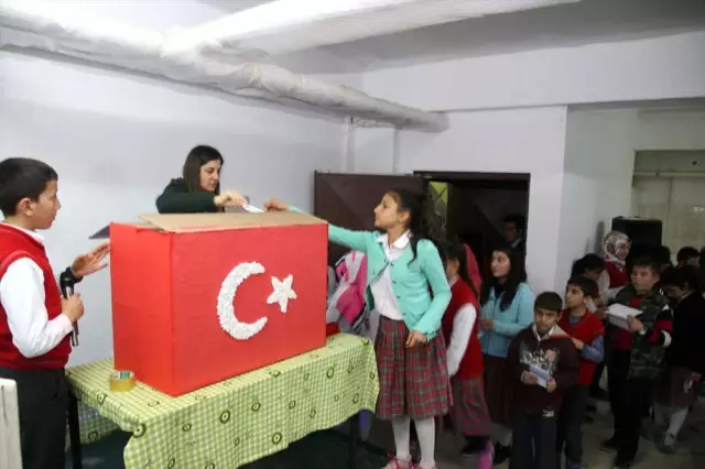 Öğrencilerden Zeytin Dalı Harekatı'na Destek Öğrencilerden Zeytin Dalı Harekatı'na Destek
