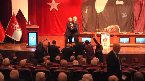 Trabzonspor Kulübü Divan Başkanlığı'na Yeniden Ali Sürmen Seçildi Trabzonspor Kulübü Divan Başkanlığı'na Yeniden Ali Sürmen Seçildi