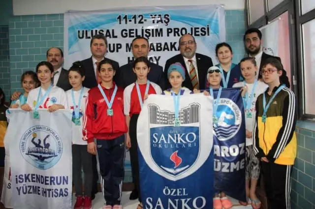 Yüzme Şampiyonası Grup Müsabakaları İskenderun'da Başladı