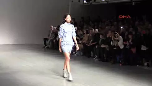 Londra Moda Haftası'na Bora Aksu Damgası Londra Moda Haftası'na Bora Aksu Damgası