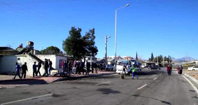 Otomobille Çarpışan Çöp Kamyonu Eve Girdi: 3 Yaralı