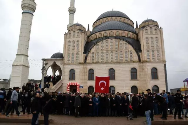 Viranşehir'de Bombalı Araçla Yapılan Saldırıda Şehit Edilen 2 Kişi Anıldı Viranşehir'de Bombalı Araçla Yapılan Saldırıda Şehit Edilen 2 Kişi Anıldı
