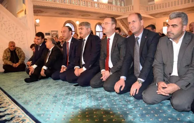 Viranşehir'de Bombalı Araçla Yapılan Saldırıda Şehit Edilen 2 Kişi Anıldı Viranşehir'de Bombalı Araçla Yapılan Saldırıda Şehit Edilen 2 Kişi Anıldı
