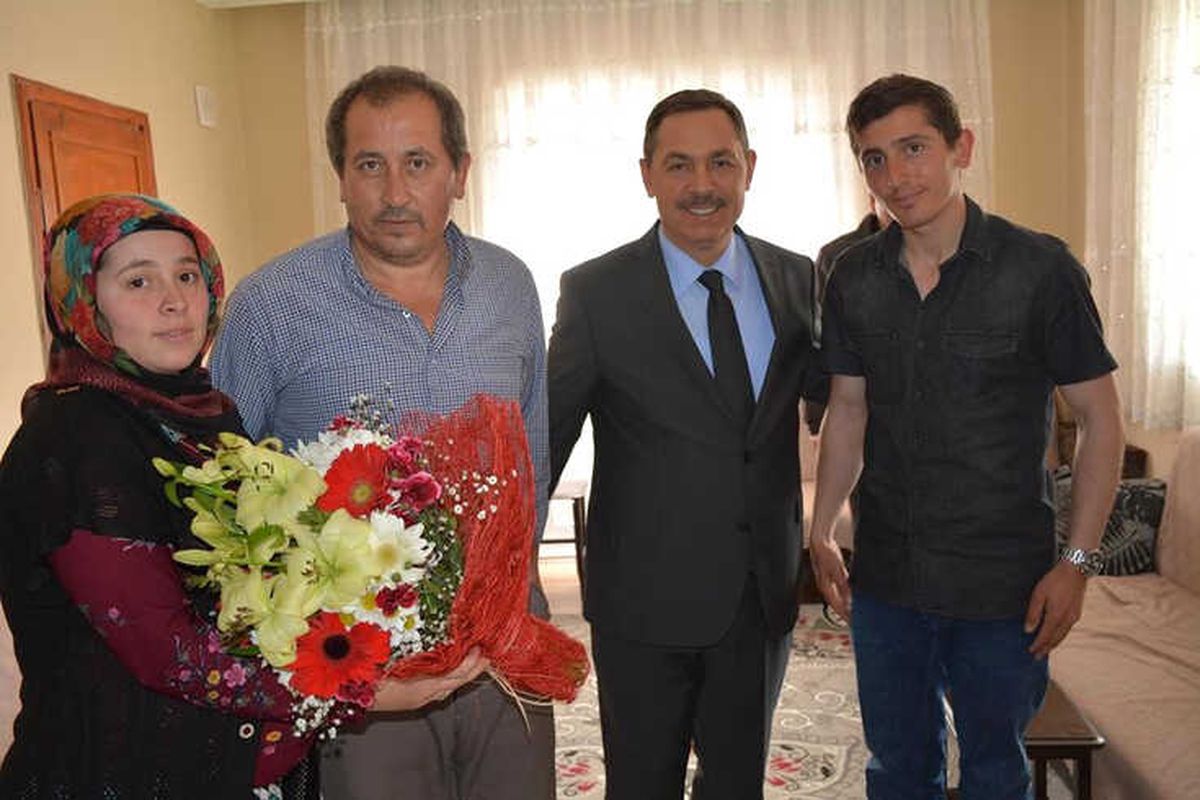 Başkan Uysal, Gazi Serkan Arık'ı Ziyaret Etti