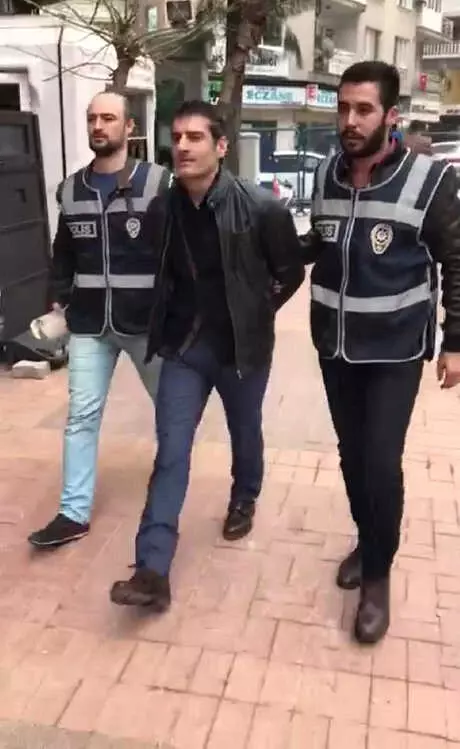 İzmir Mali Şube'den FETÖ Operasyonu! 5 Kişi Gözaltında İzmir Mali Şube'den FETÖ Operasyonu! 5 Kişi Gözaltında