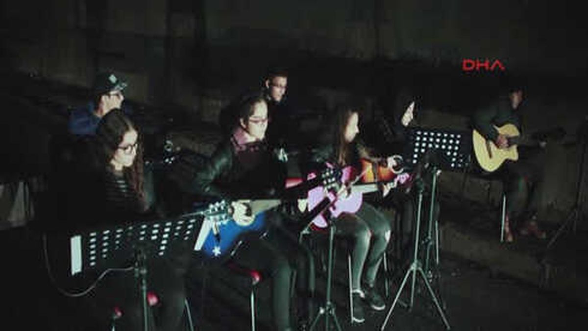 Rize-Çocuk Orkestrası 'Eye Of The Tiger'i Çaldı