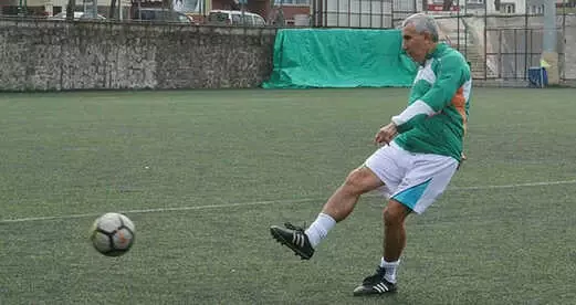 69 yaşındaki Şerif Kunt, Karaçay Gençlik Spor Kulübü'ne Transfer Oldu