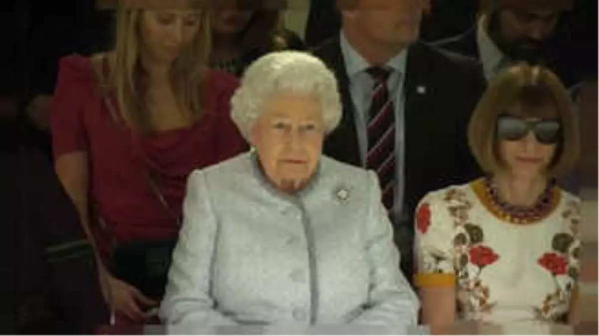 İngiltere Kraliçesinden Moda Ödülü