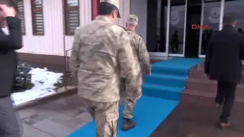 Vanlı Kadınlar, Mehmetçik İçin Atkı ve Bere Ördü Vanlı Kadınlar, Mehmetçik İçin Atkı ve Bere Ördü