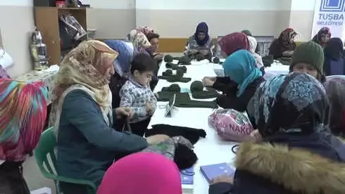 Vanlı Kadınlardan Mehmetçik'e İlmek İlmek Destek Vanlı Kadınlardan Mehmetçik'e İlmek İlmek Destek