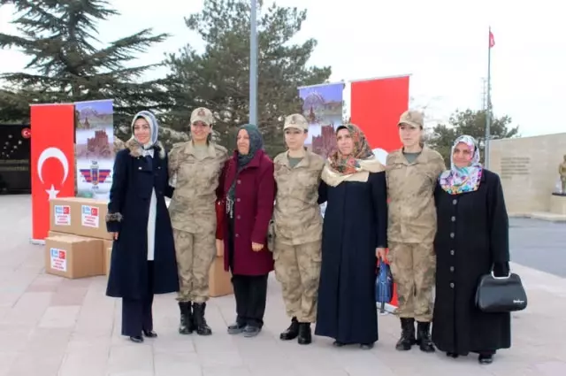 Vanlı Kadınlardan Mehmetçik'e 'Sıcak' Destek Vanlı Kadınlardan Mehmetçik'e 'Sıcak' Destek