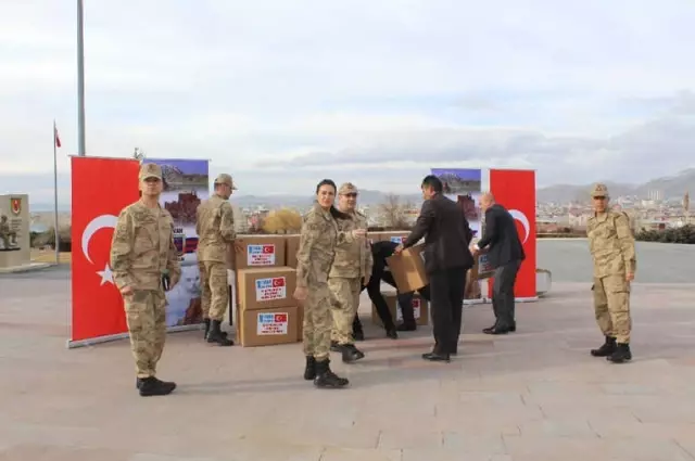 Vanlı Kadınlardan Mehmetçik'e 'Sıcak' Destek Vanlı Kadınlardan Mehmetçik'e 'Sıcak' Destek