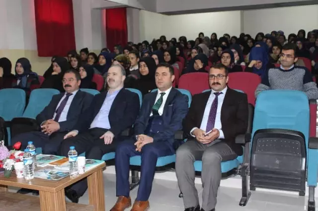 Van'da 'Büyük Türkiye Yolunda Gençlerle İstişare' Konferansı Van'da 'Büyük Türkiye Yolunda Gençlerle İstişare' Konferansı