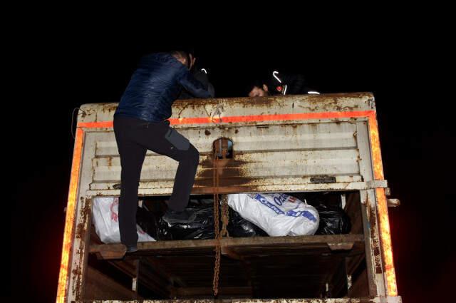Ketçap Kovalarına Gizlenmiş 600 Kilogram Esrar Çıktı