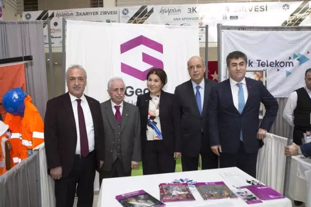 Rektör Çomaklı, Etü'nün Kariyer Zirvesine Katıldı Rektör Çomaklı, Etü'nün Kariyer Zirvesine Katıldı