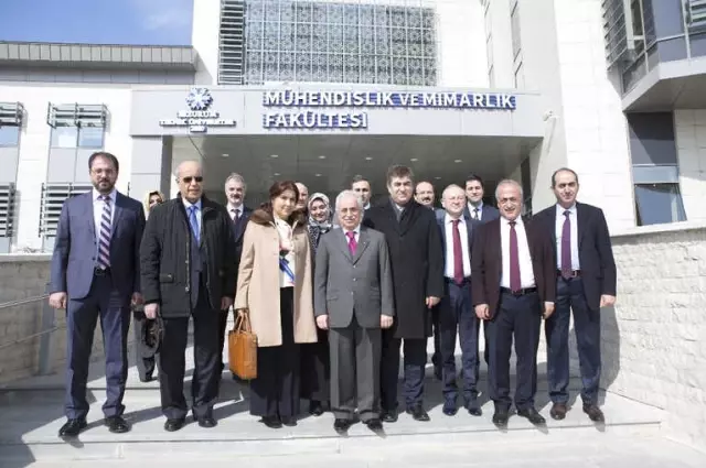 Rektör Çomaklı, Etü'nün Kariyer Zirvesine Katıldı Rektör Çomaklı, Etü'nün Kariyer Zirvesine Katıldı