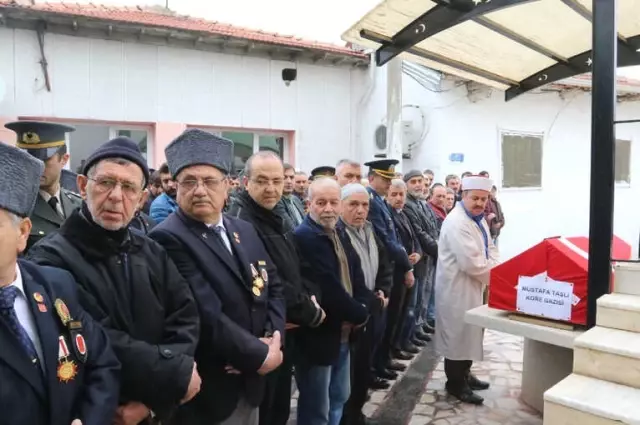 Akhisarlı Kore Gazisi Son Yolculuğuna Uğurlandı Akhisarlı Kore Gazisi Son Yolculuğuna Uğurlandı
