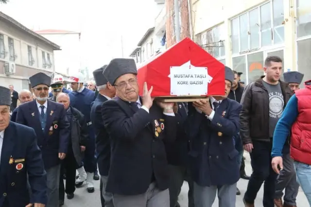 Akhisarlı Kore Gazisi Son Yolculuğuna Uğurlandı Akhisarlı Kore Gazisi Son Yolculuğuna Uğurlandı