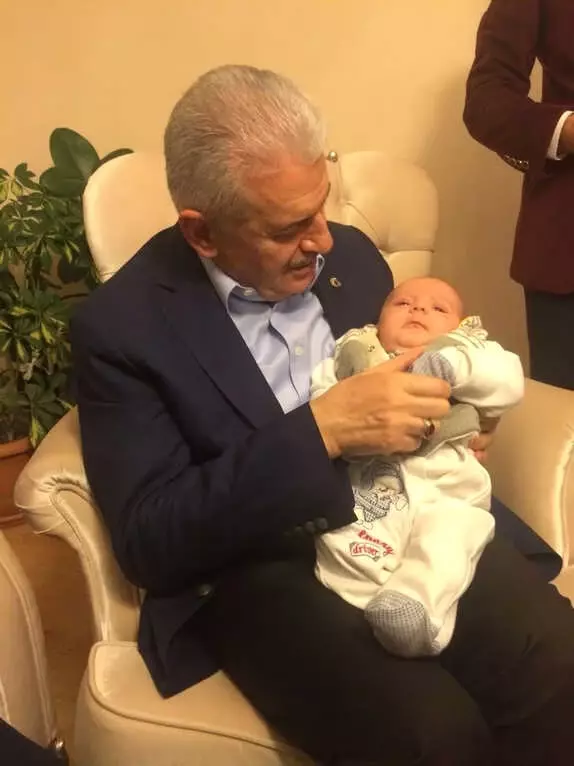 Başbakan Yıldırım, Bıçaklanan Belediye Başkanını Ziyaret Etti